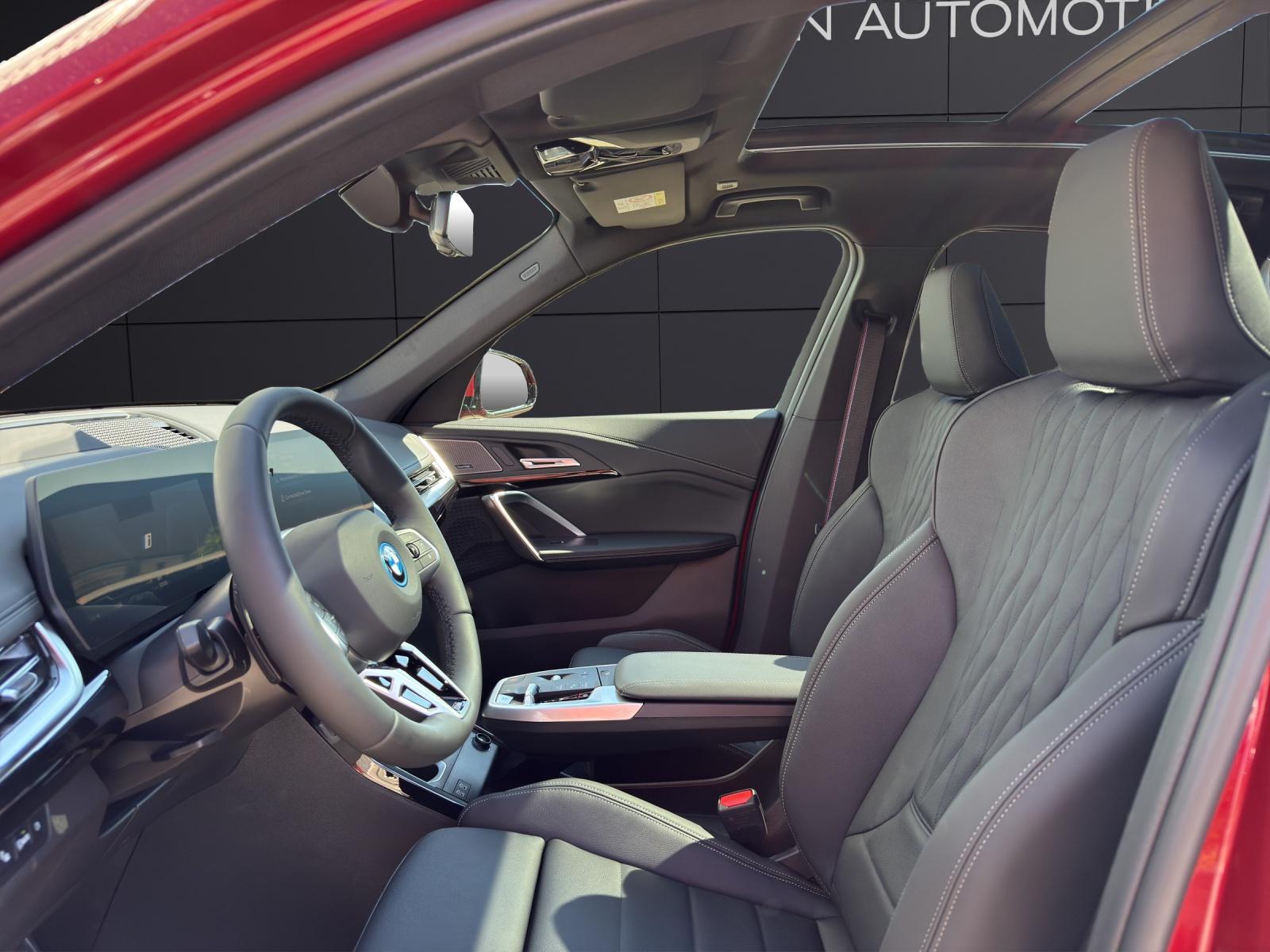BMW iX1 30 xDrive-showroom-element-1