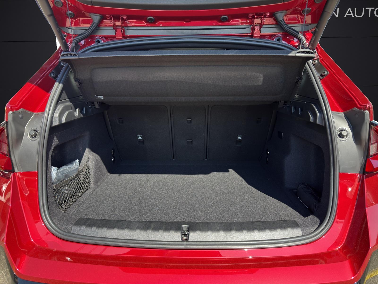 BMW iX1 30 xDrive-image-5