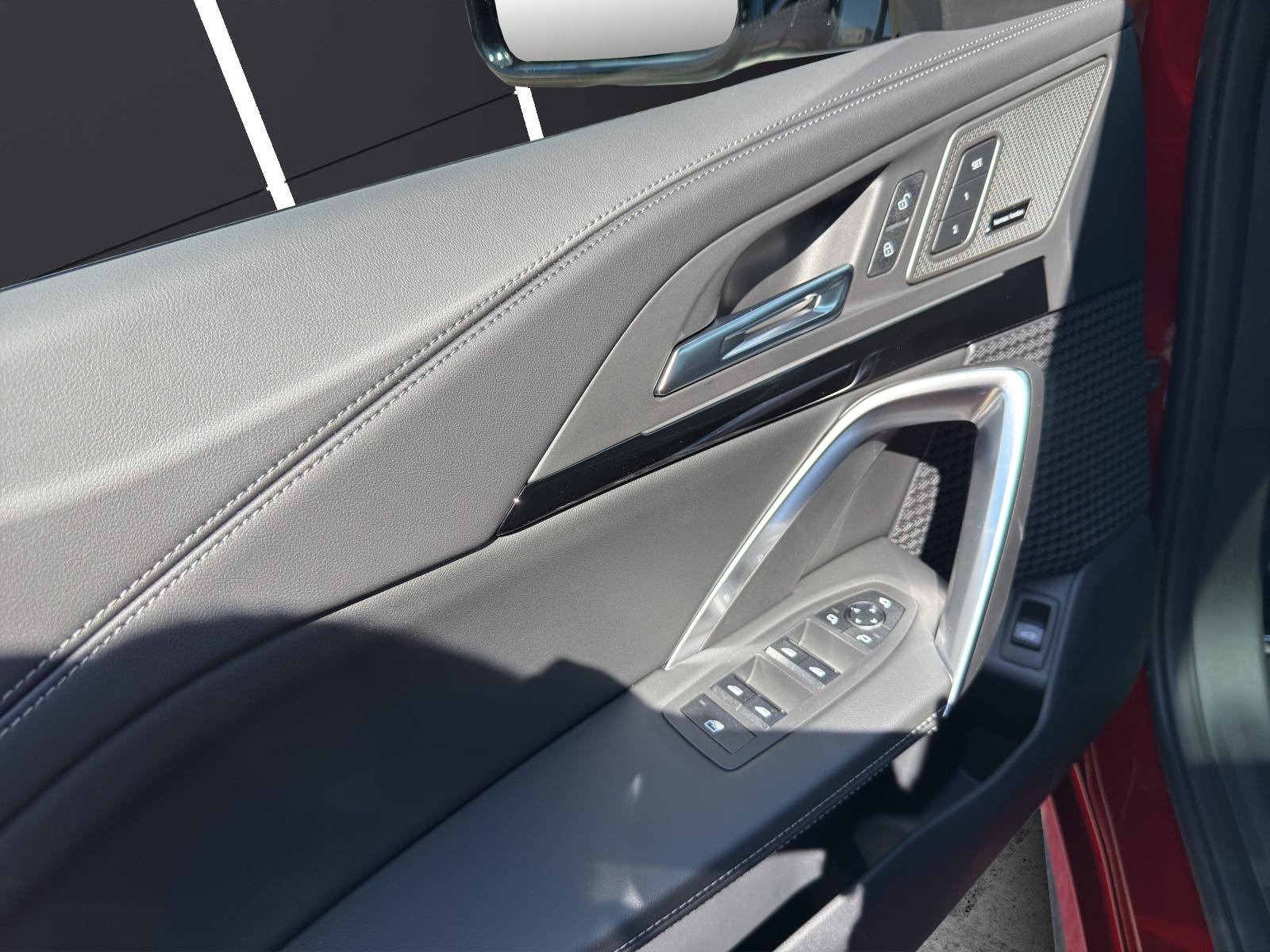 BMW iX1 30 xDrive-image-12