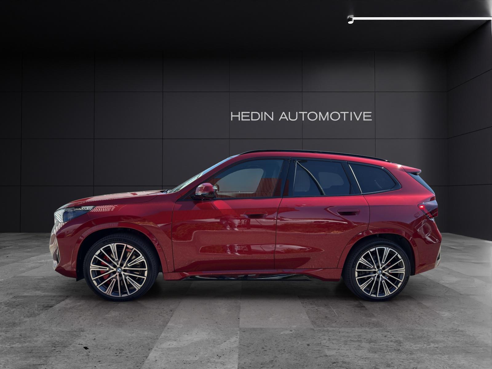 BMW iX1 30 xDrive-showroom-element-2
