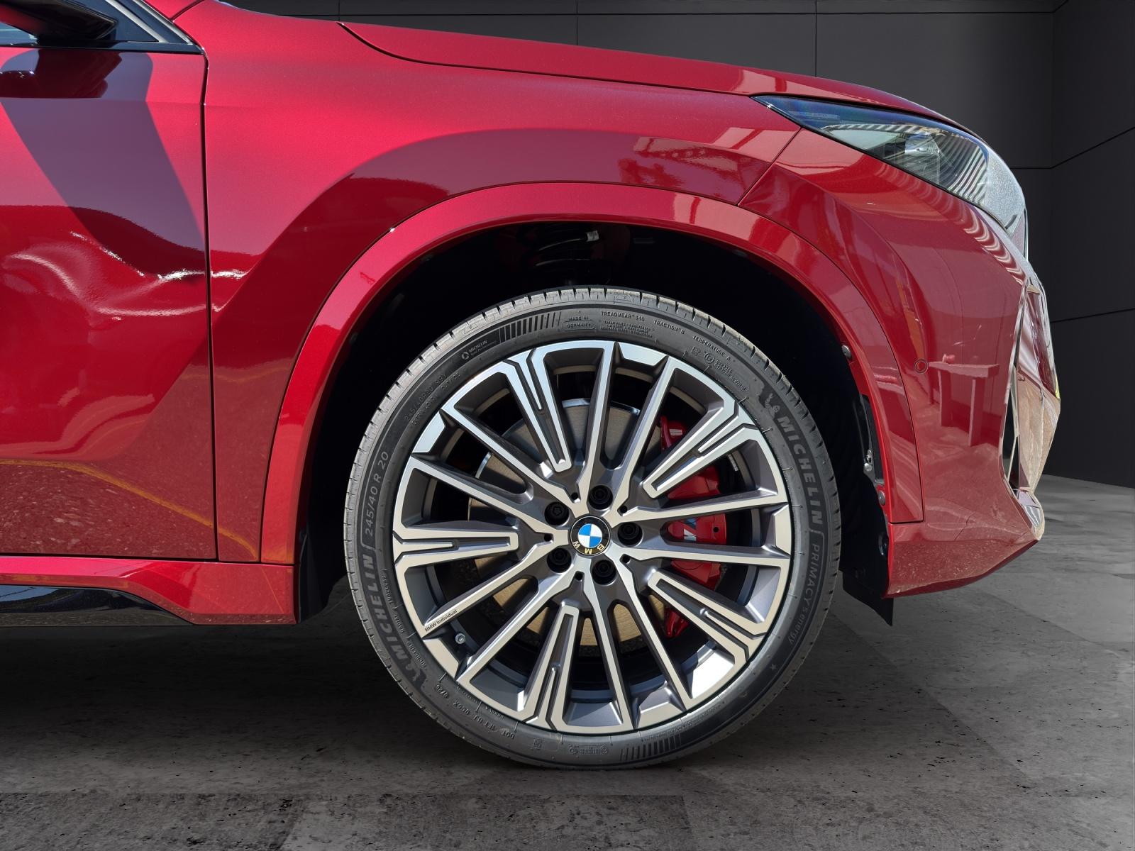 BMW iX1 30 xDrive-image-9