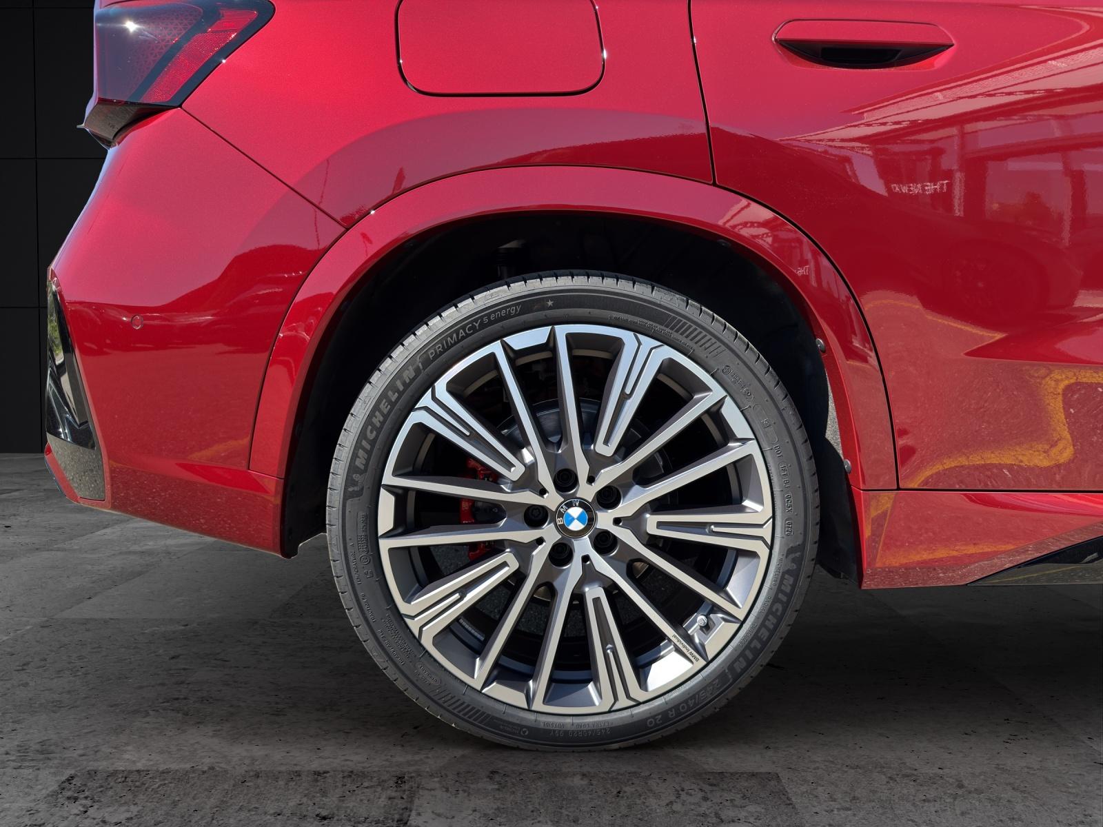 BMW iX1 30 xDrive-image-8