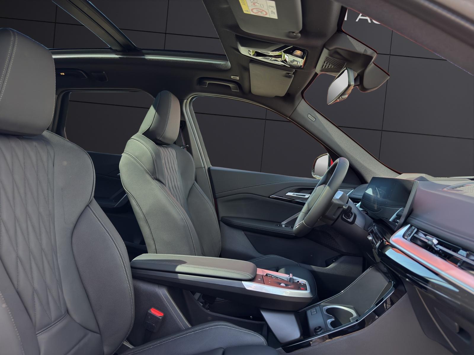 BMW iX1 30 xDrive-image-10