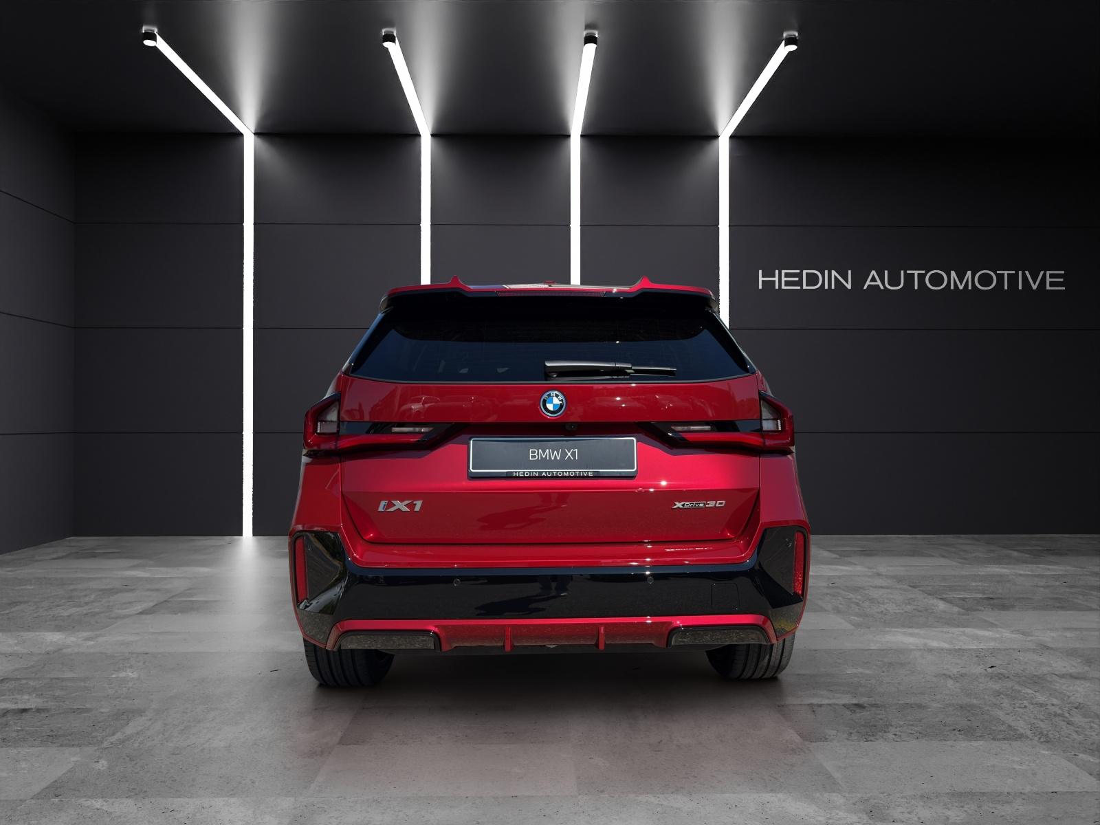 BMW iX1 30 xDrive-image-4