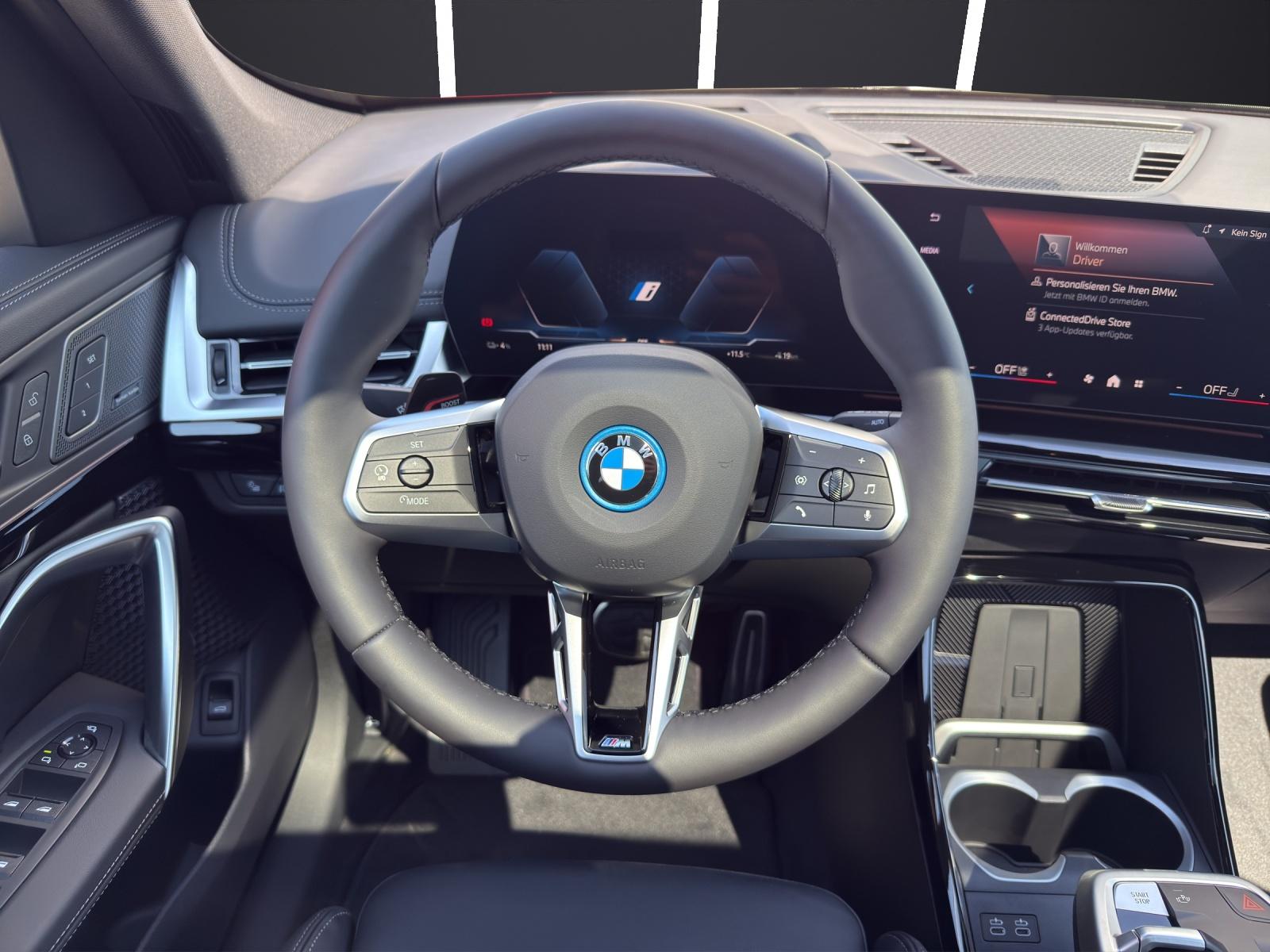 BMW iX1 30 xDrive-image-14