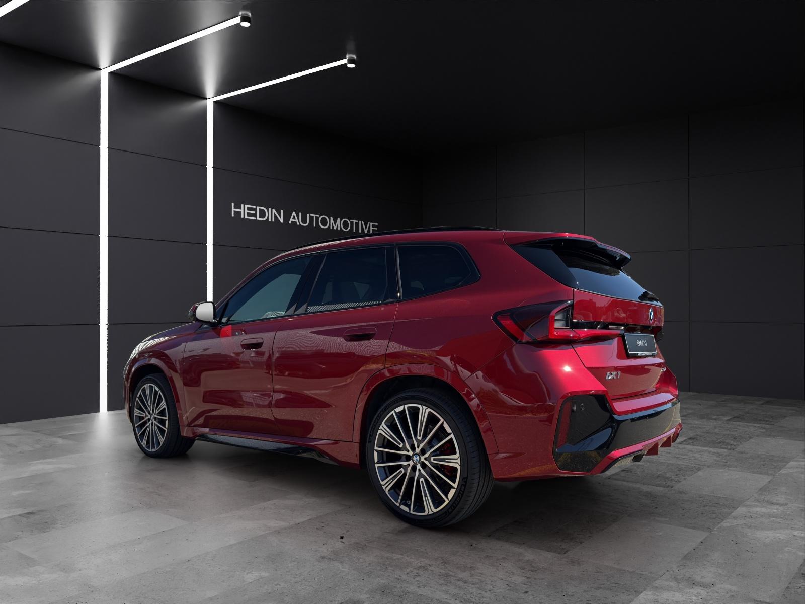 BMW iX1 30 xDrive-showroom-element-3