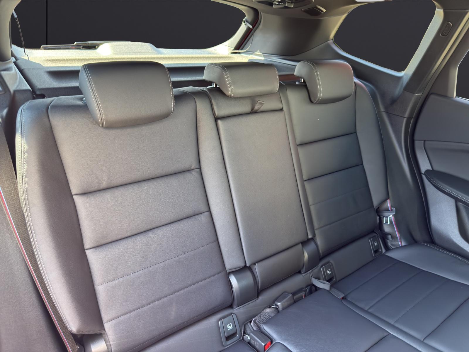BMW iX1 30 xDrive-image-11