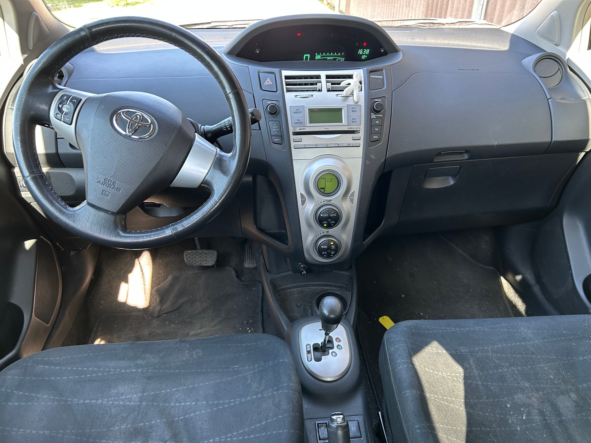 TOYOTA Yaris 1.3 Linea Sol Automatisch-image-12