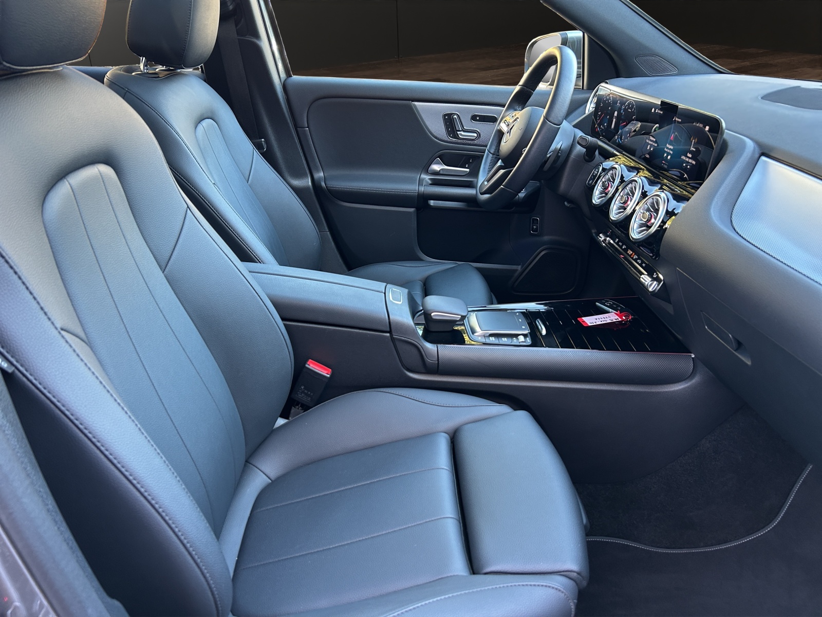MERCEDES-BENZ GLA 250 4Matic Style 8G-DCT-image-15