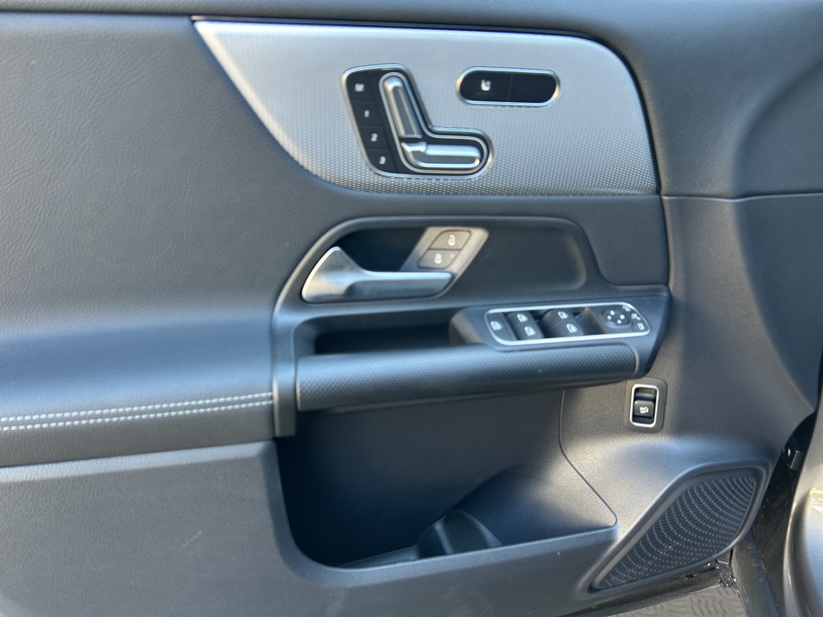 MERCEDES-BENZ GLA 250 4Matic Style 8G-DCT-image-18