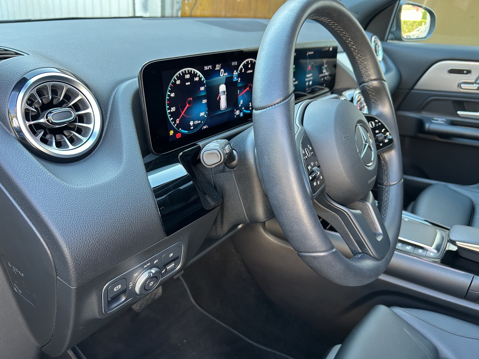 MERCEDES-BENZ GLA 250 4Matic Style 8G-DCT-image-19