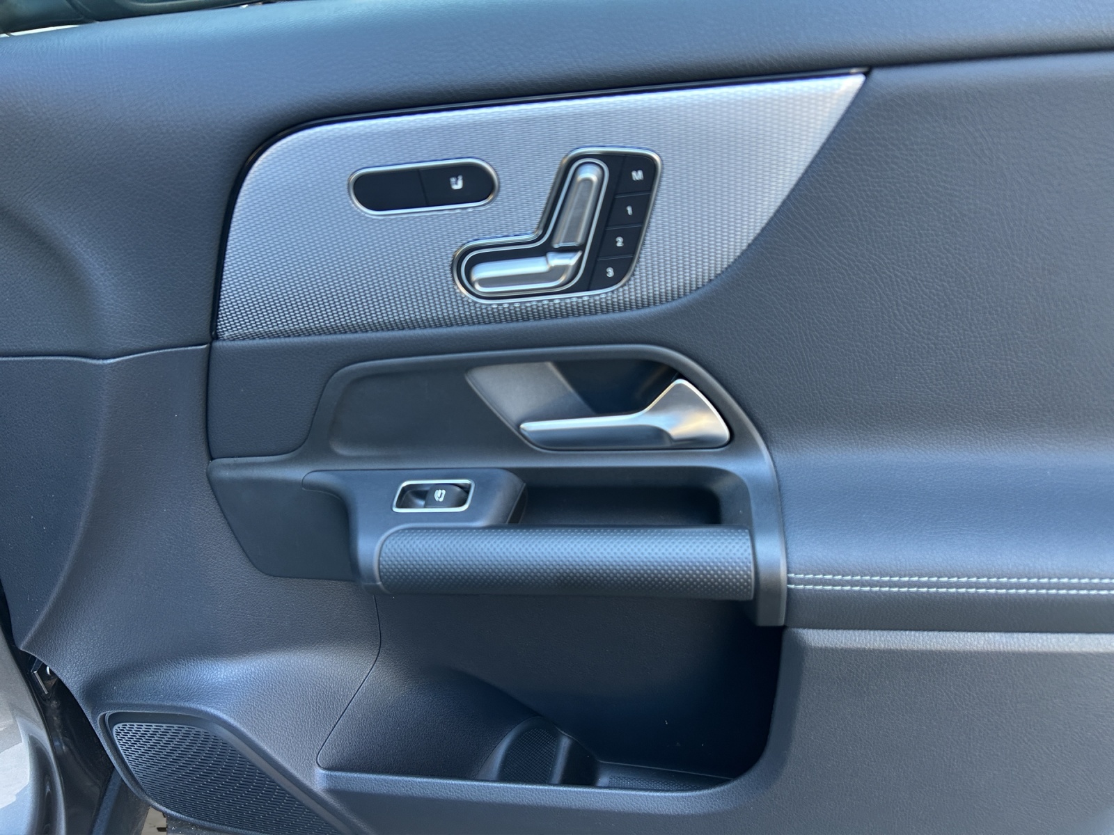 MERCEDES-BENZ GLA 250 4Matic Style 8G-DCT-image-21