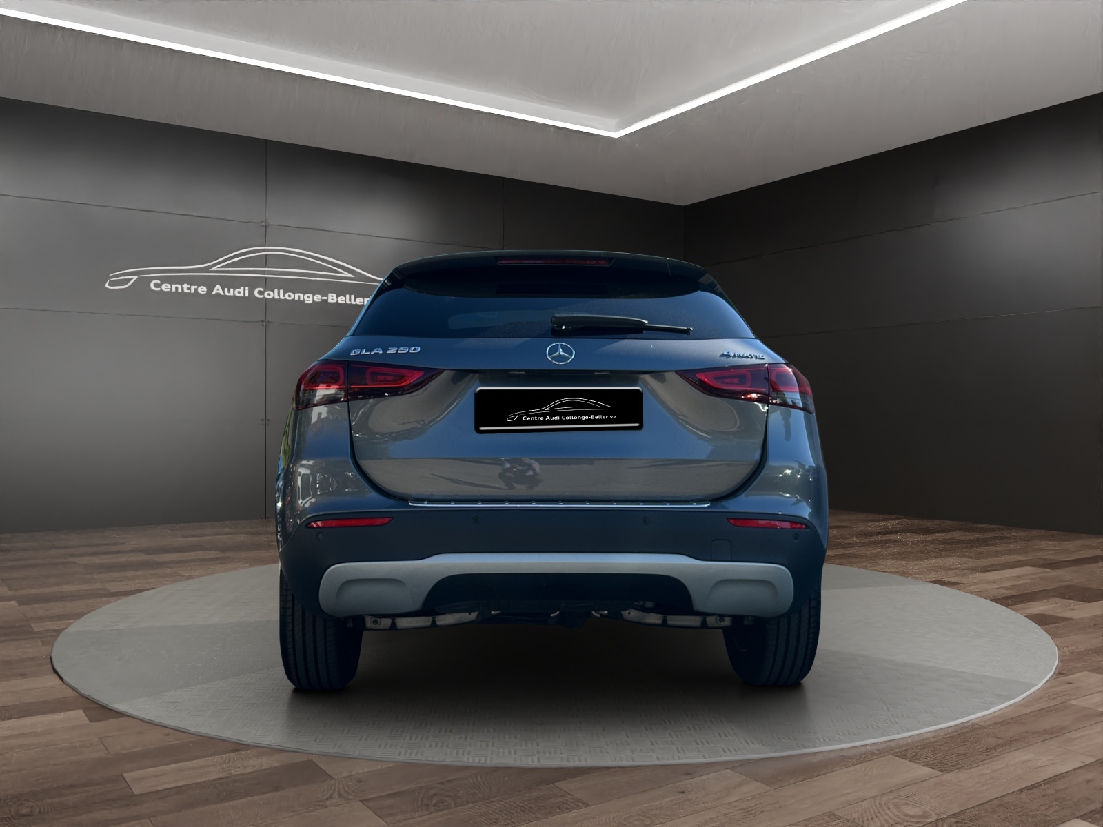 MERCEDES-BENZ GLA 250 4Matic Style 8G-DCT-image-4