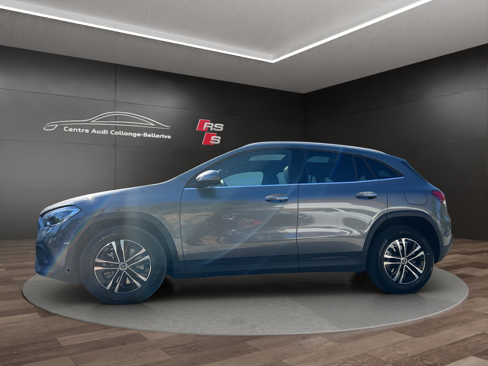 MERCEDES-BENZ GLA 250 4Matic Style 8G-DCT-showroom-element-2
