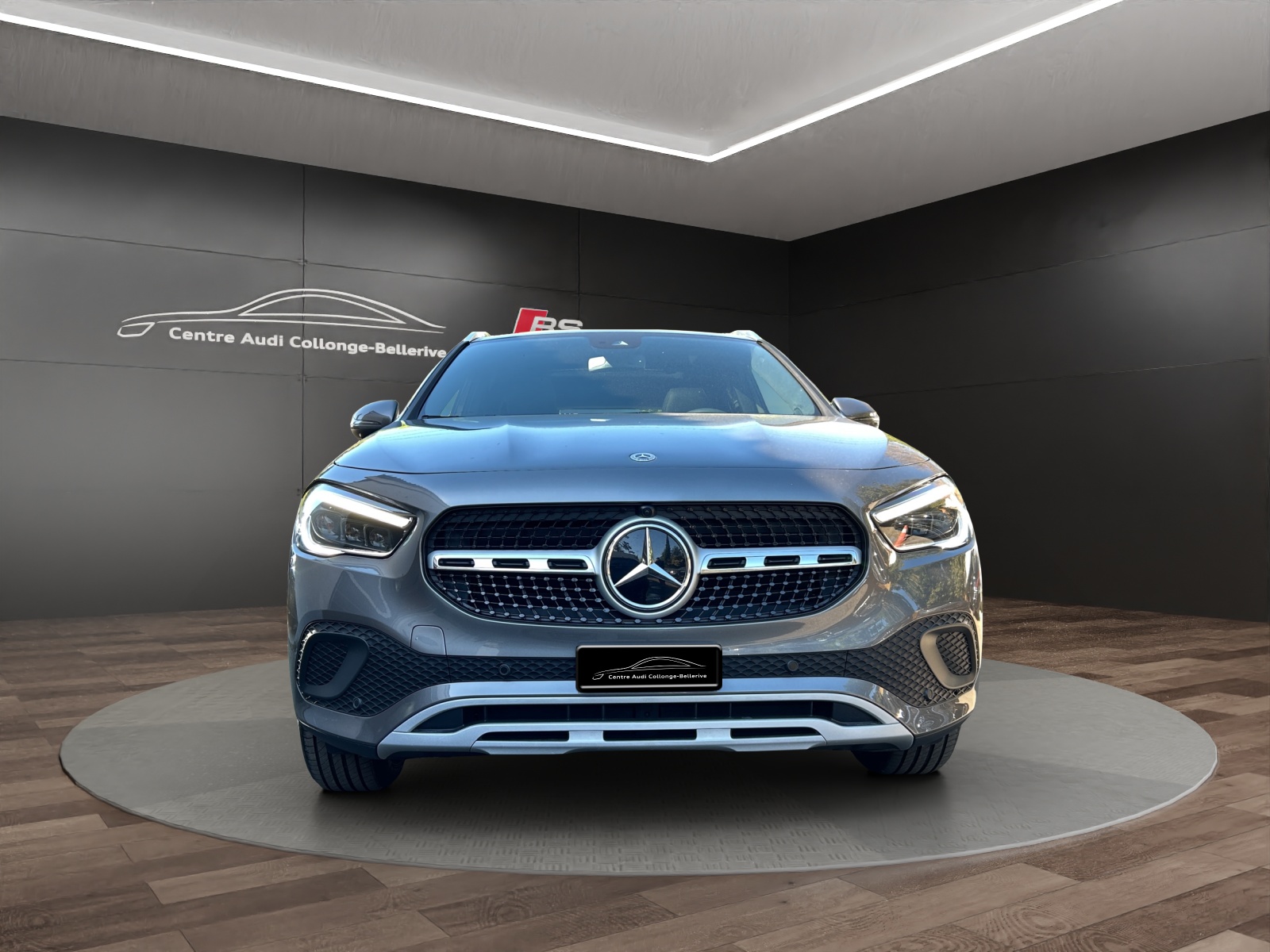 MERCEDES-BENZ GLA 250 4Matic Style 8G-DCT-showroom-element-1
