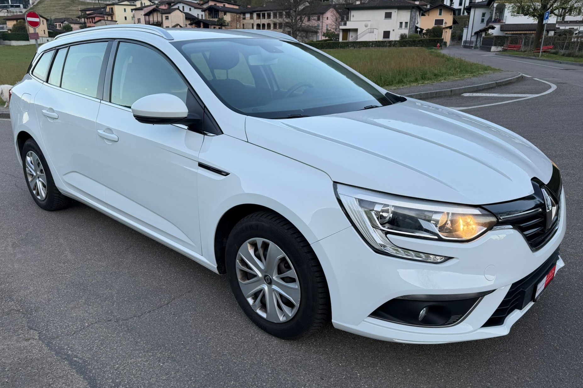 RENAULT Mégane Grandtour 1.5 dCi Zen EDC-image-1