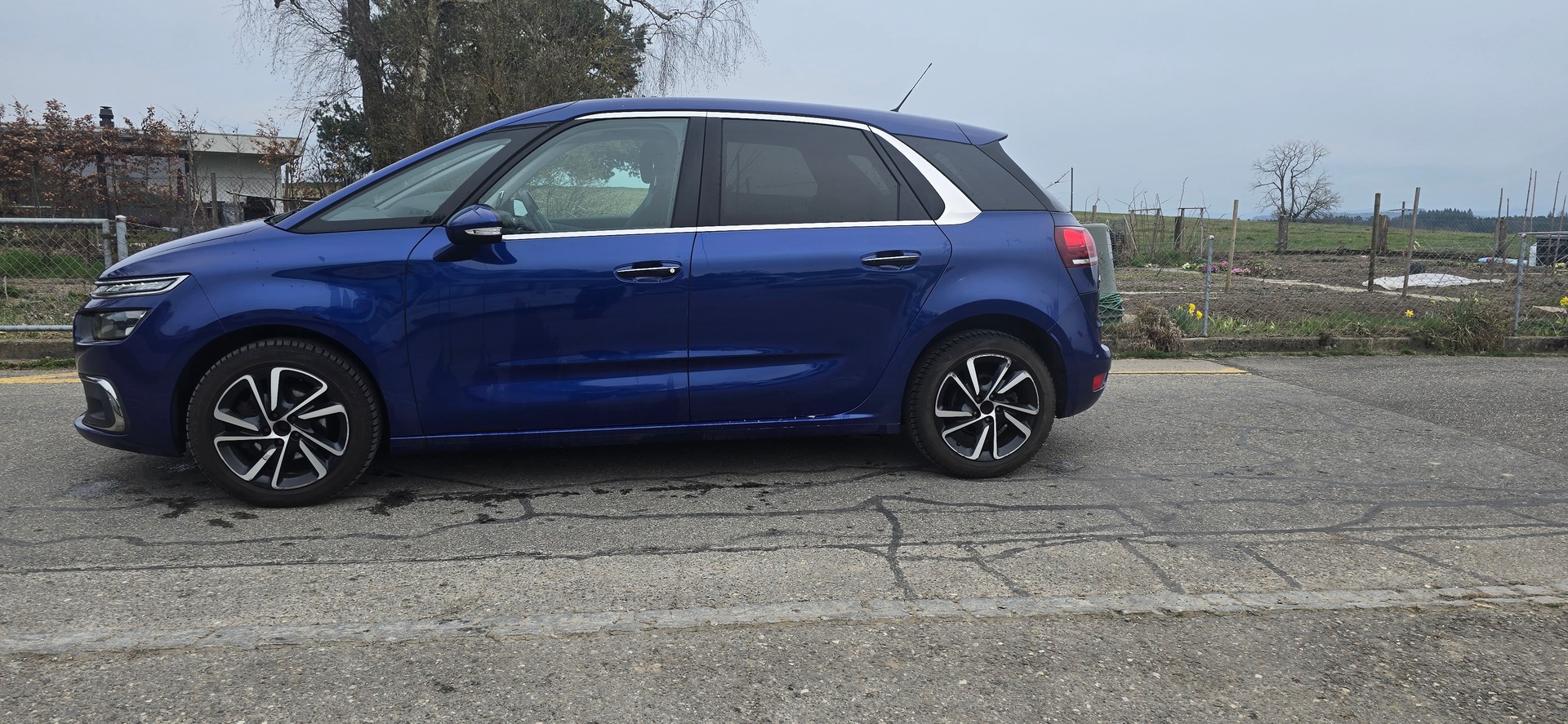 CITROEN C4 Picasso 1.2 Pure Tech Feel Edition EAT6-image-3