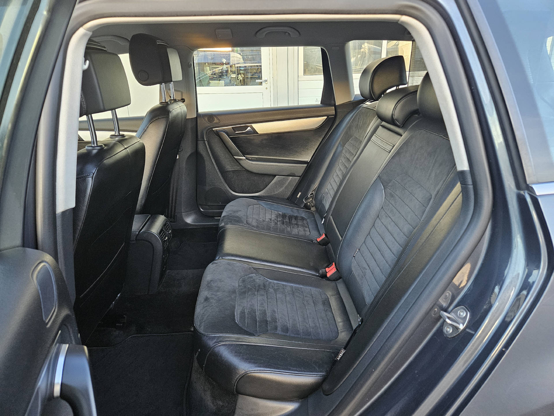 VW Passat Variant 2.0 TDI 170 BlueMT High.DSG 4m-image-12