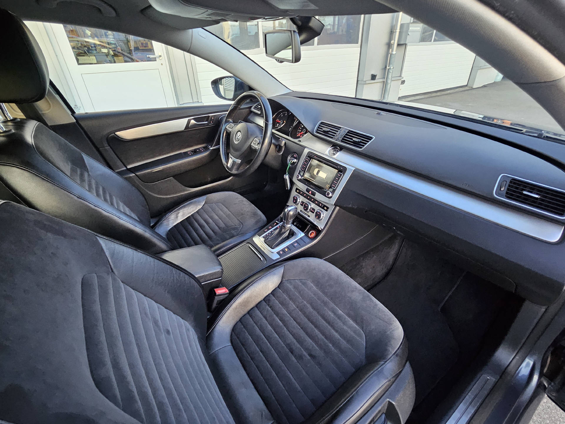 VW Passat Variant 2.0 TDI 170 BlueMT High.DSG 4m-image-15