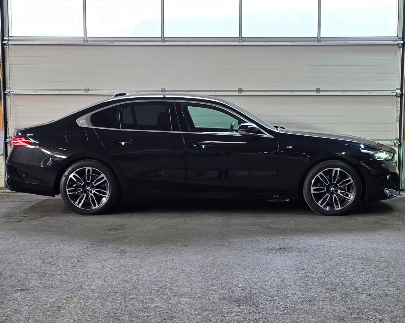 BMW 520d 48V M Sport Steptronic *Abstandsregler*CarPlay/AndroidAuto*Elektrische- Sitzheizung*Rückfahrkamera*-image-5