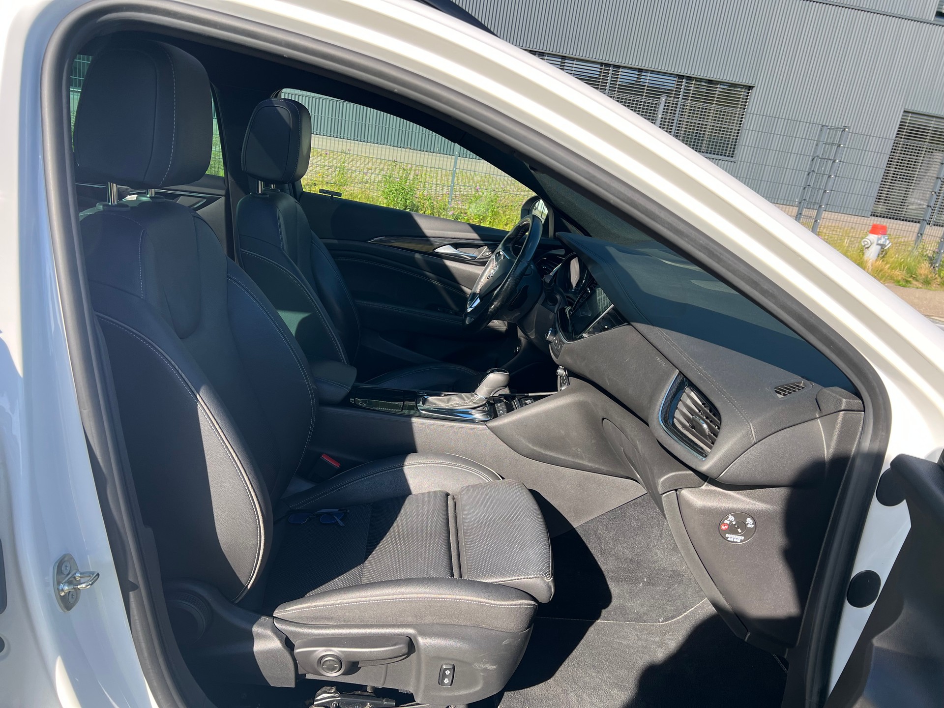 OPEL Insignia 2.0 BiDTI Sports- 360°-Kamera-Tourer Exclusive 4WD Auto-image-25