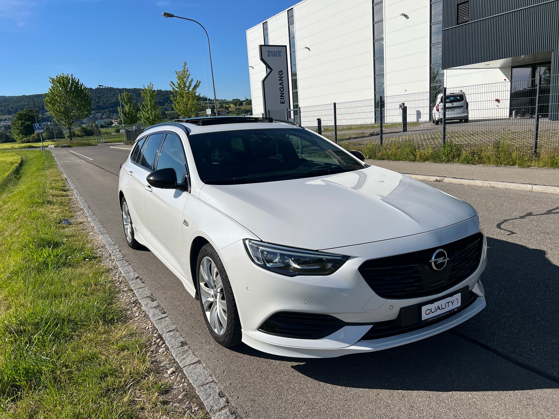 OPEL Insignia 2.0 BiDTI Sports- 360°-Kamera-Tourer Exclusive 4WD Auto-image-5