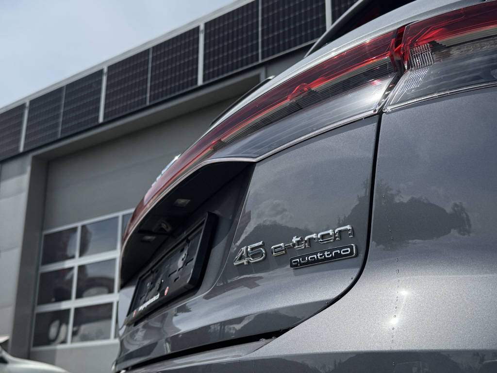 AUDI Q4 e-tron 45 quattro-image-13