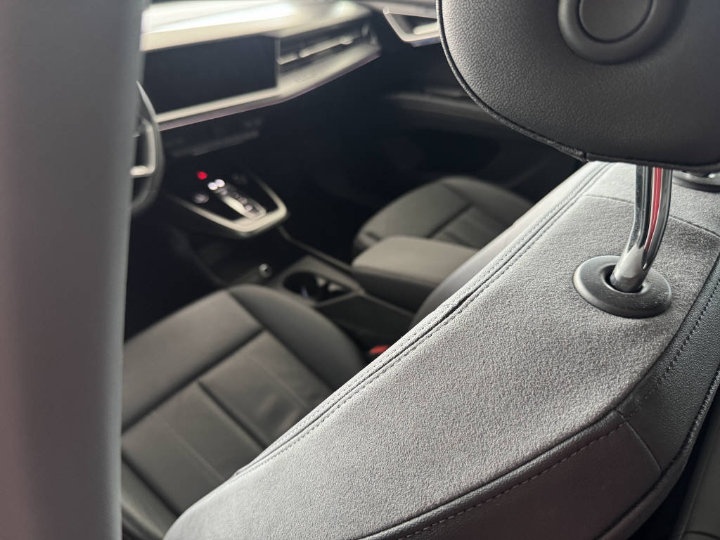 AUDI Q4 e-tron 45 quattro-image-22