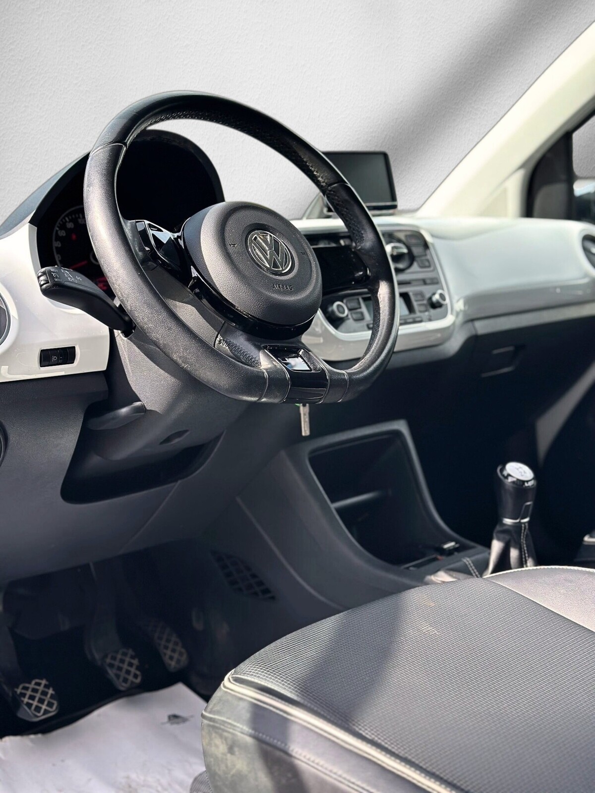 VW Up 1.0 BMT white up-image-8