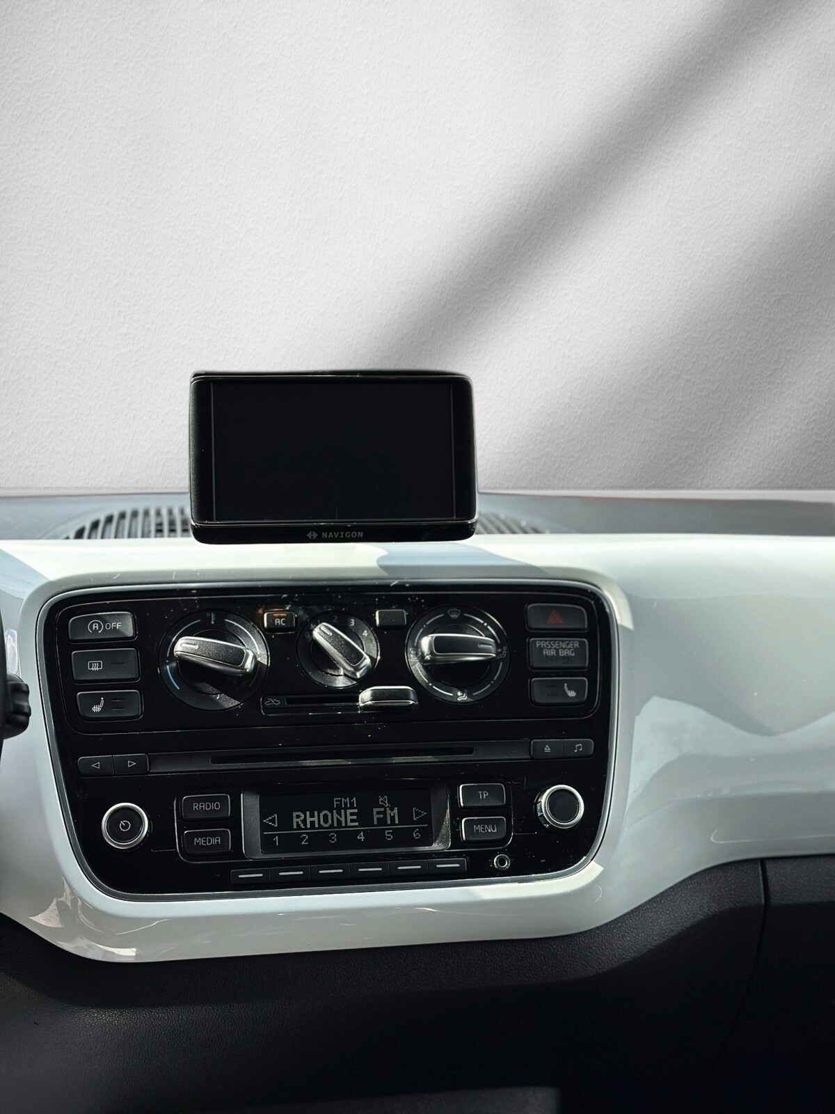 VW Up 1.0 BMT white up-image-12