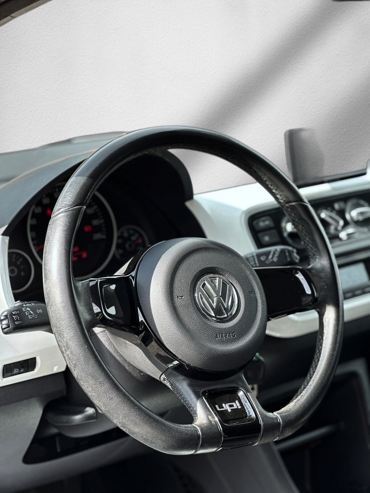 VW Up 1.0 BMT white up-image-11