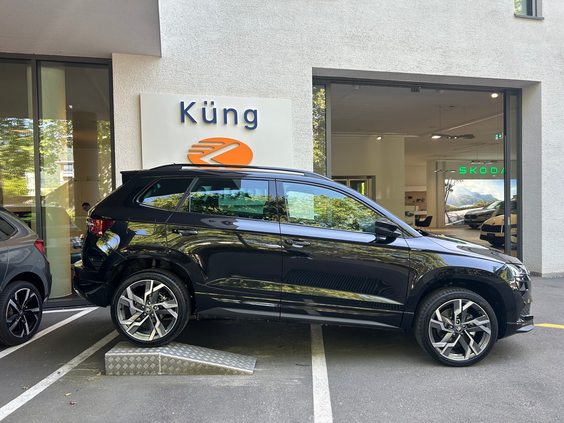 SKODA Karoq 1.5 TSI SportLine DSG-showroom-element-1