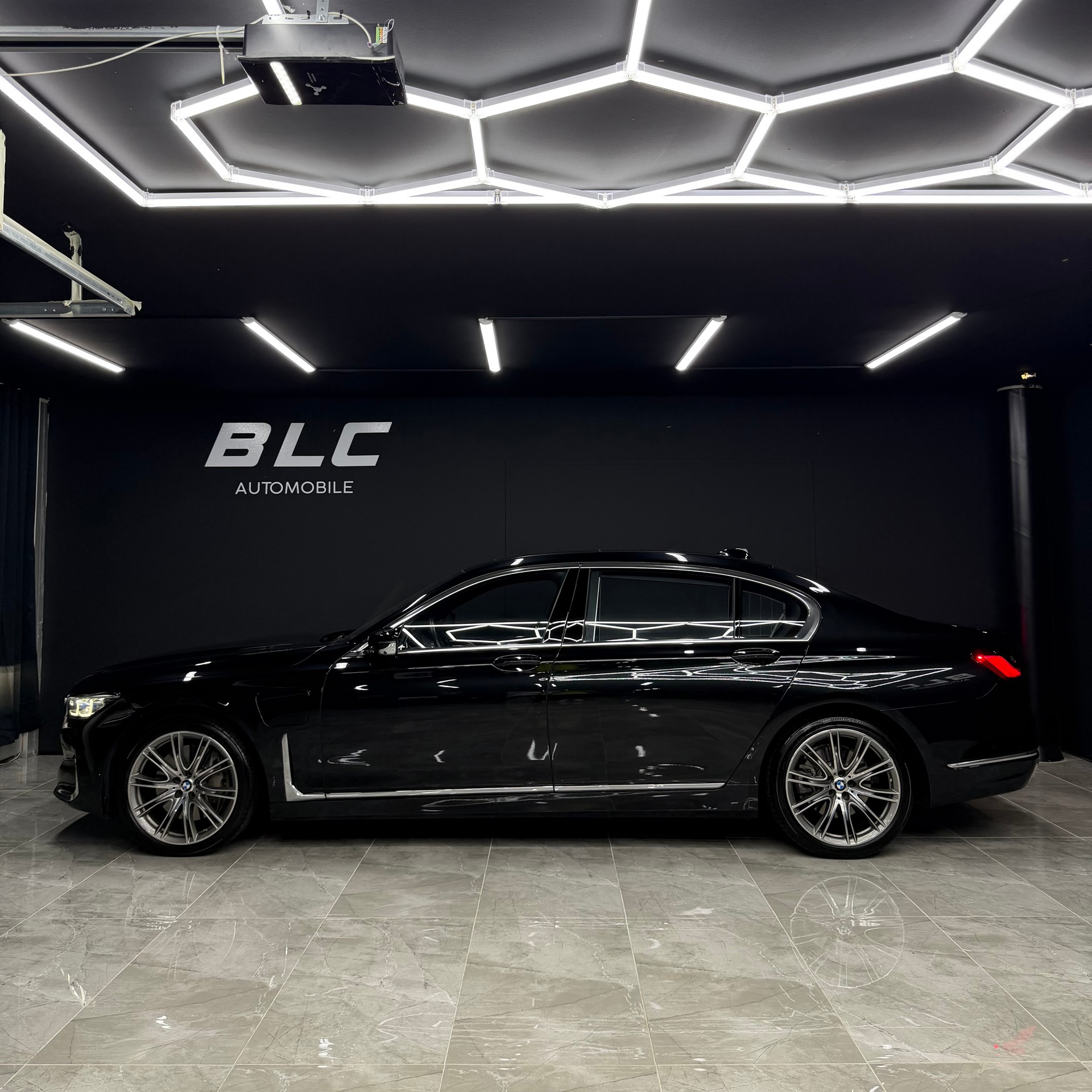BMW 745Le xDrive Steptronic-image-2