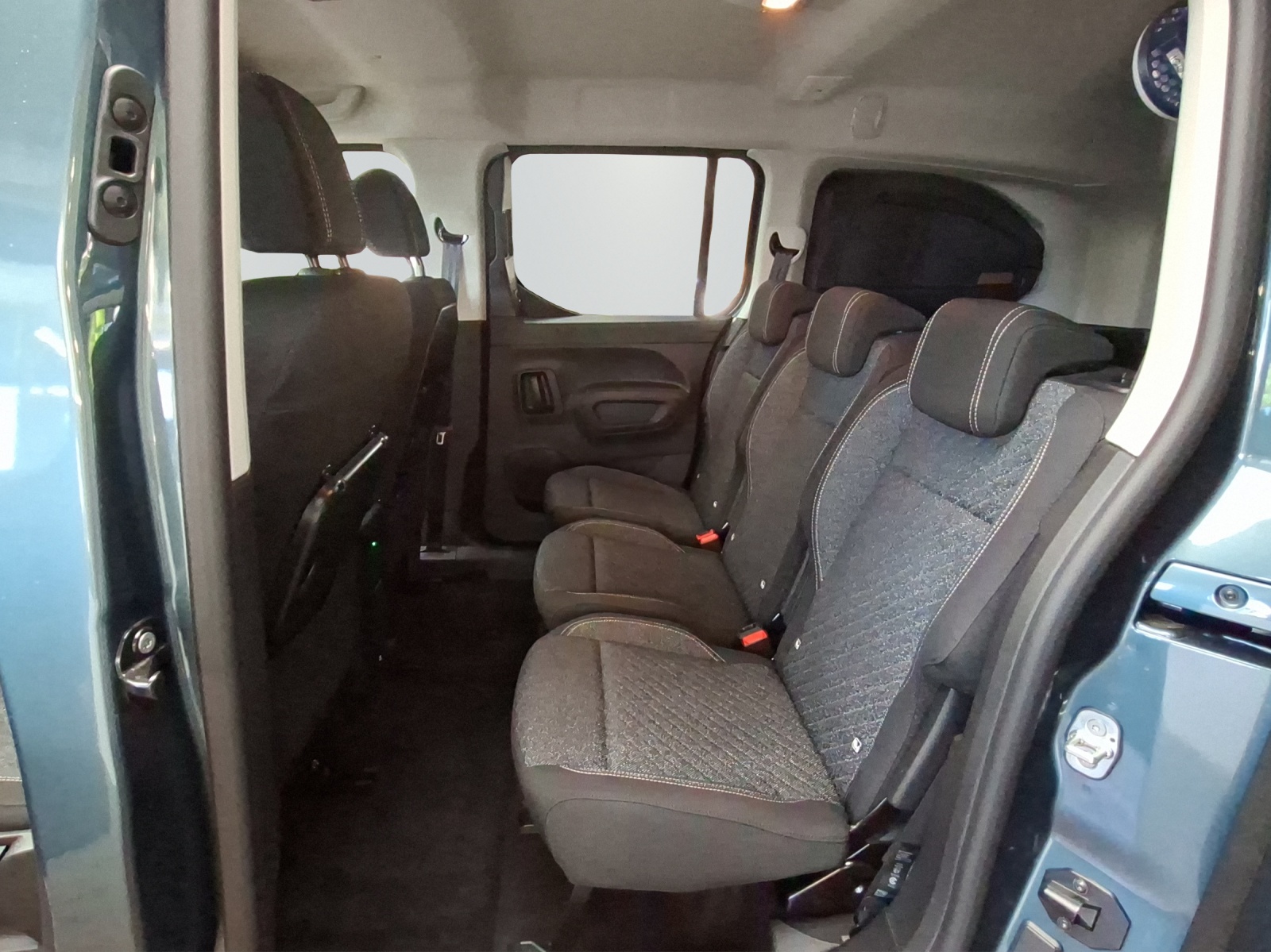 PEUGEOT Vanderer Rifter Long 1.5 BlueHDi 130 Allure-image-11