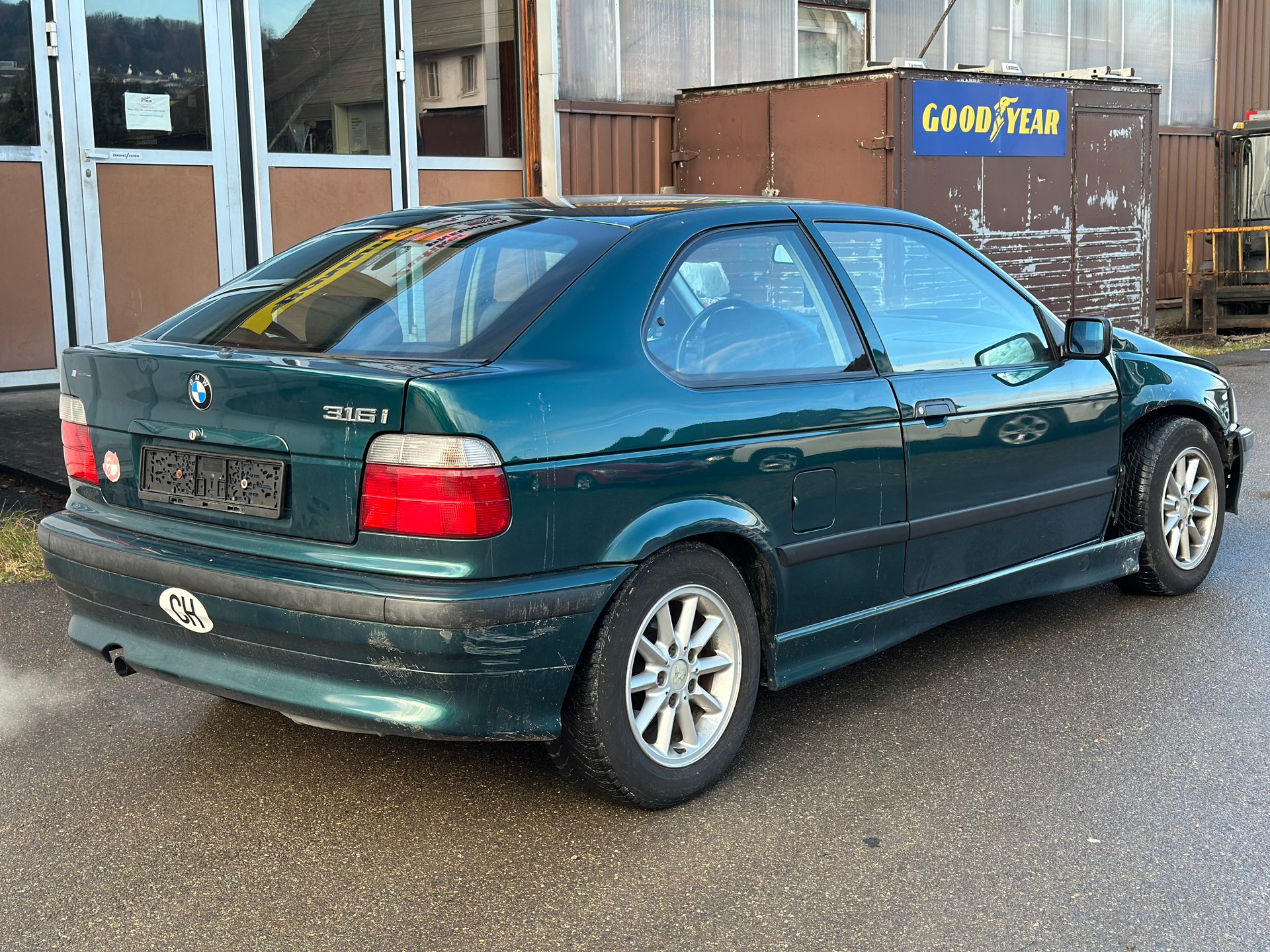 BMW 316i Compact-image-2