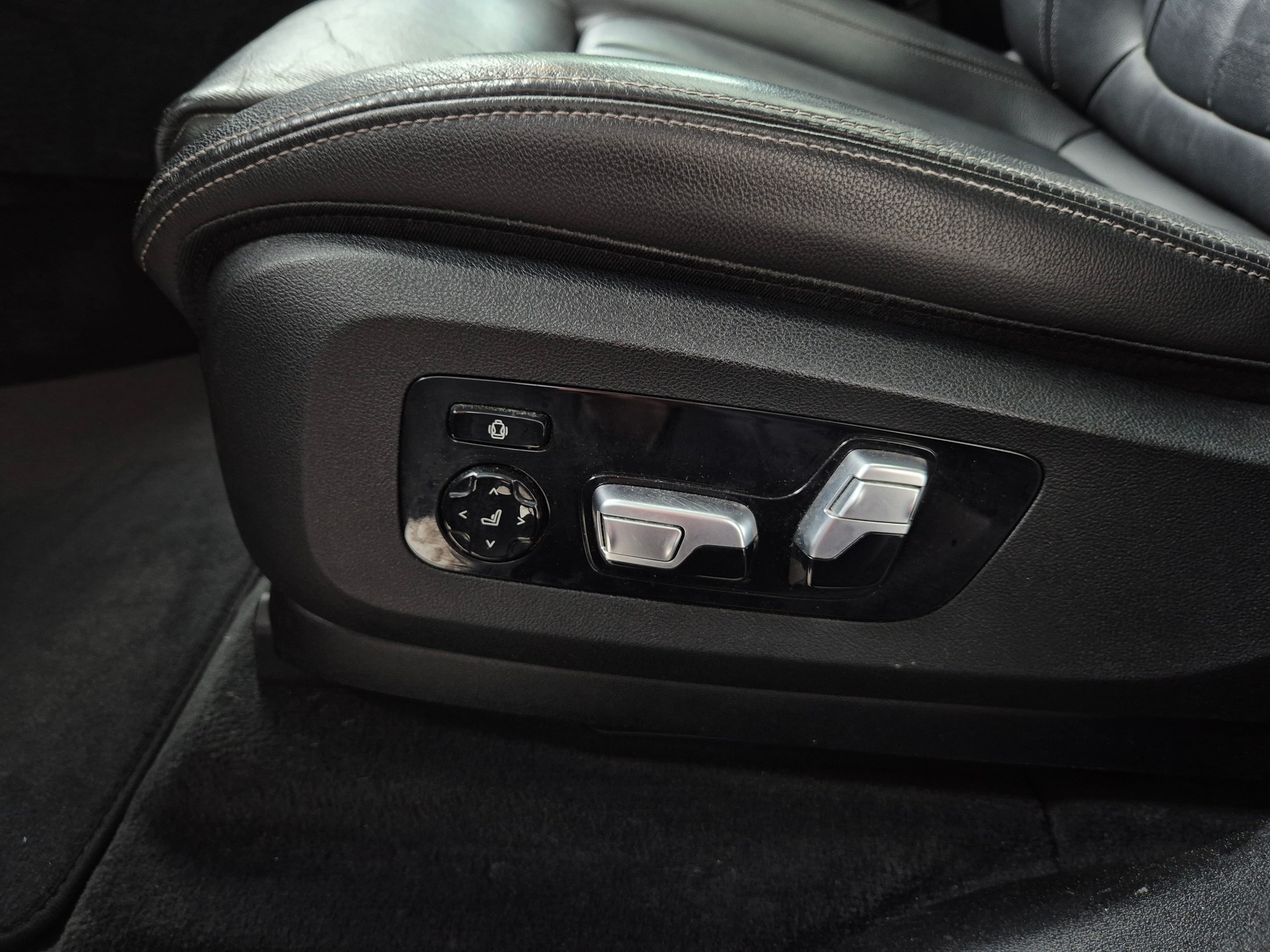 BMW X5 xDrive 40i Steptronic-image-11