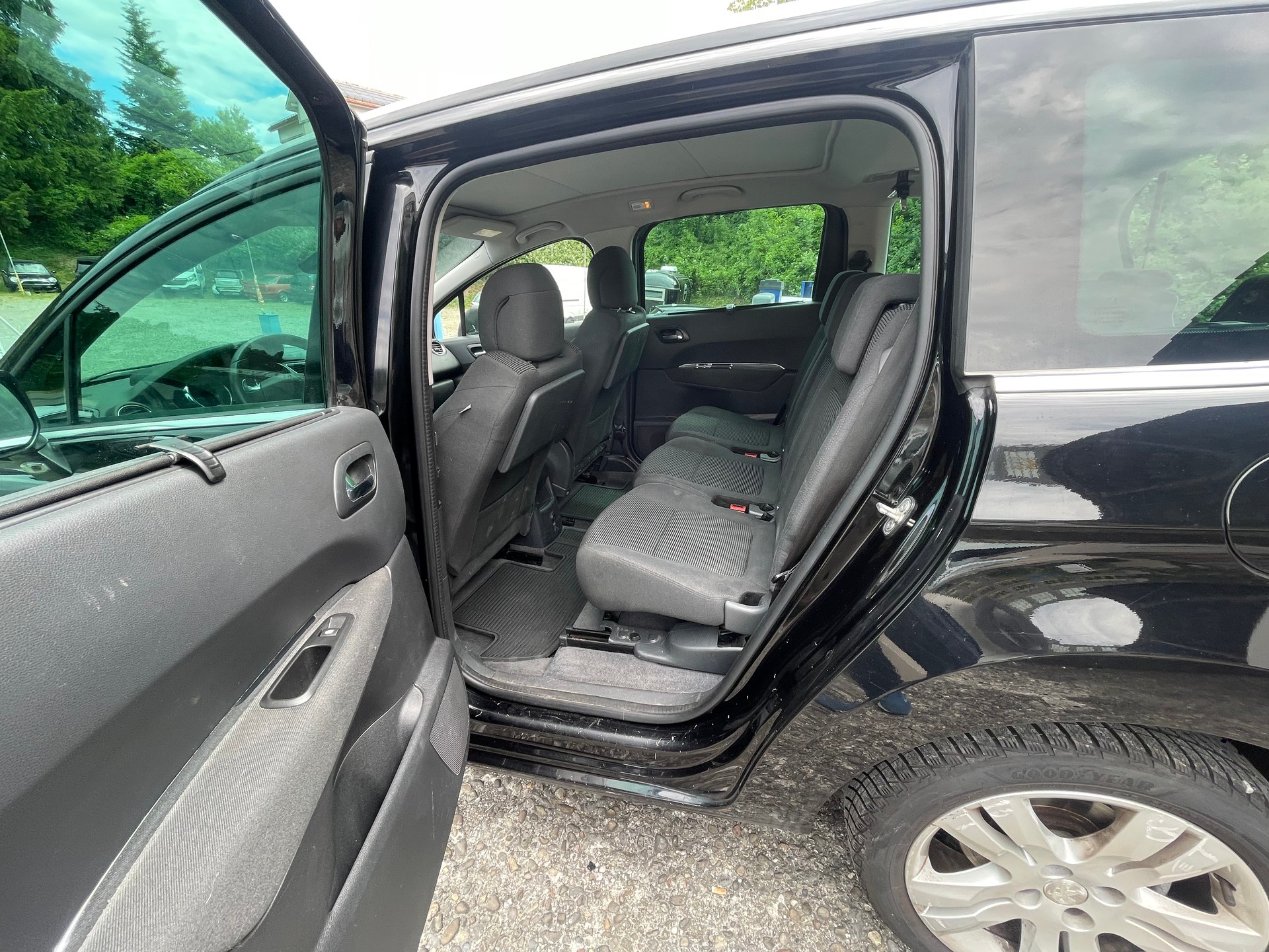 PEUGEOT 5008 1.6 THP Sensation Tiptronic-image-8