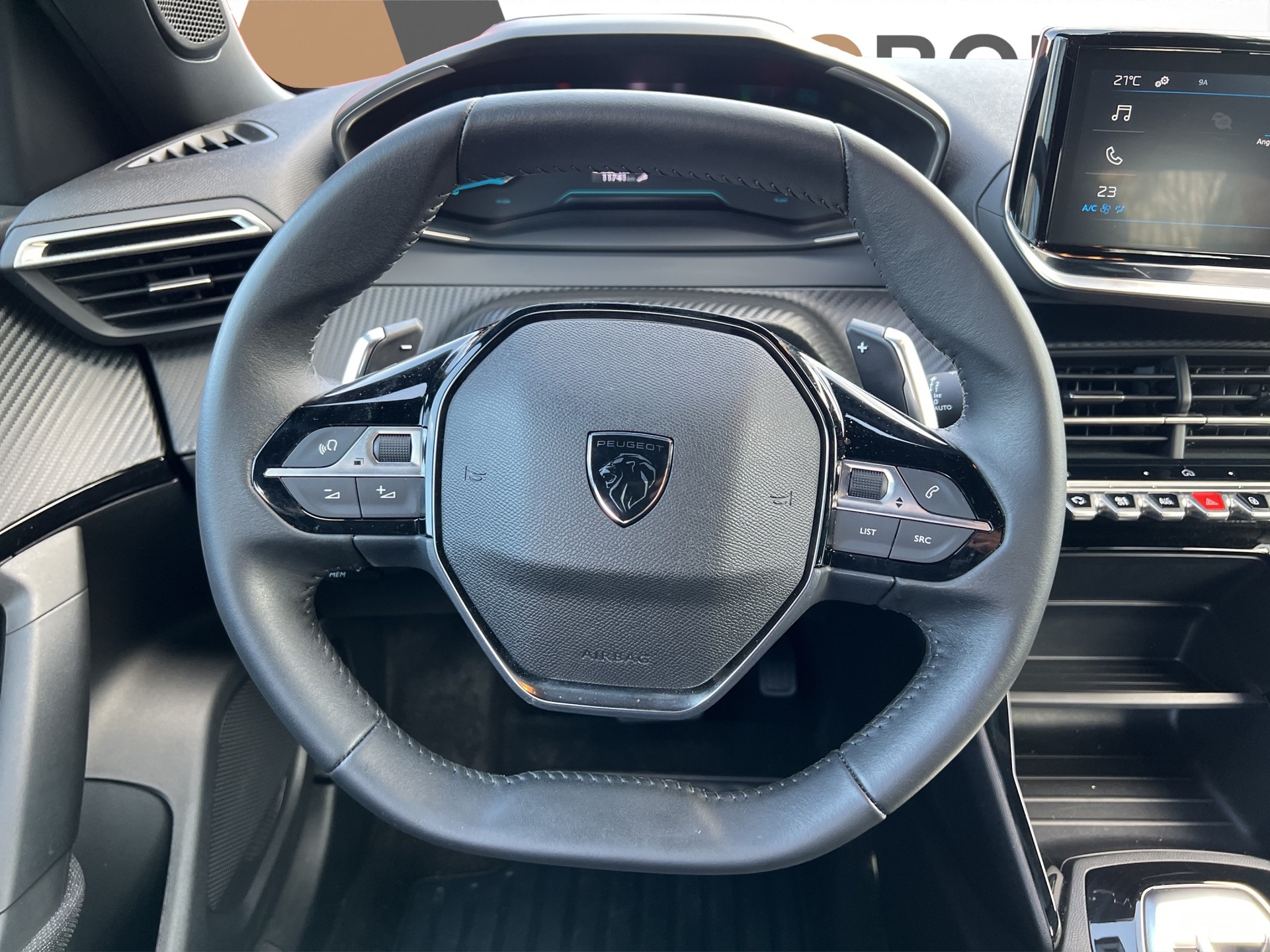 PEUGEOT 2008 1.2 Hybrid 145 Style-image-17