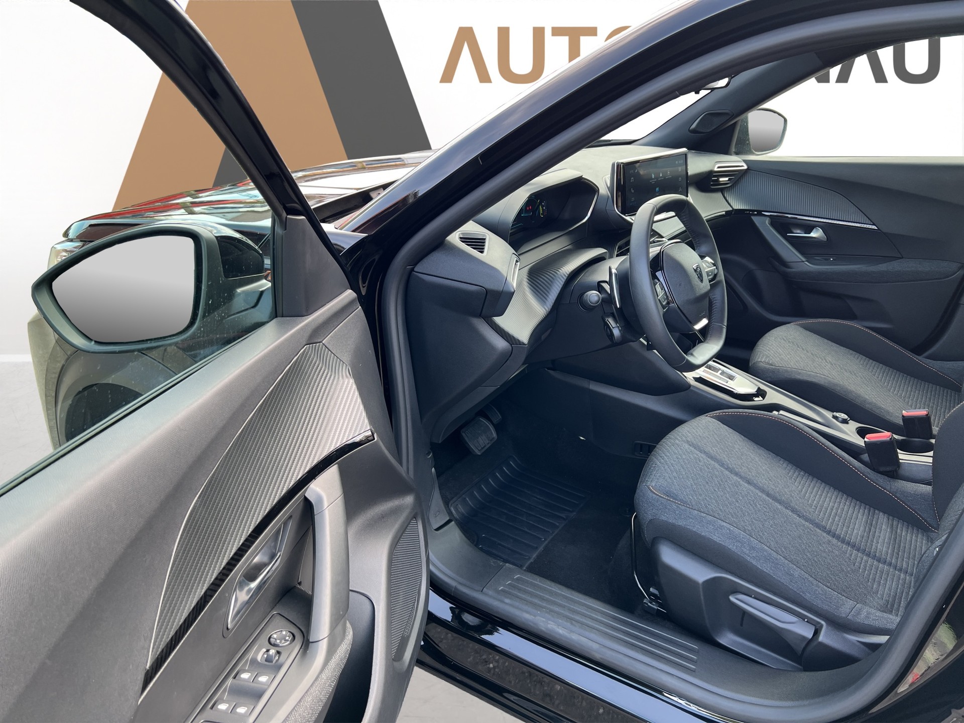 PEUGEOT 2008 1.2 Hybrid 145 Style-image-9