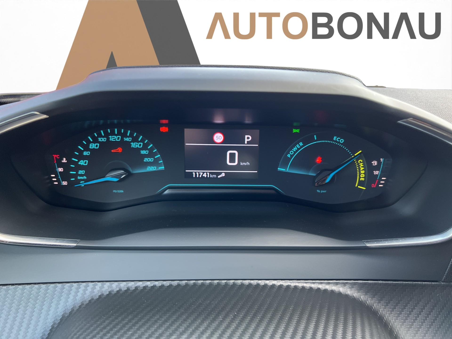 PEUGEOT 2008 1.2 Hybrid 145 Style-image-18