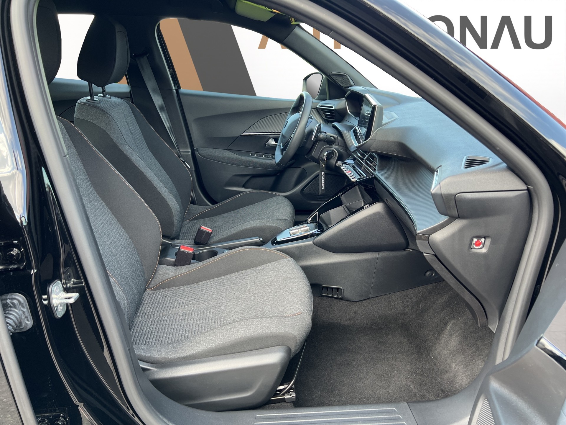 PEUGEOT 2008 1.2 Hybrid 145 Style-image-12