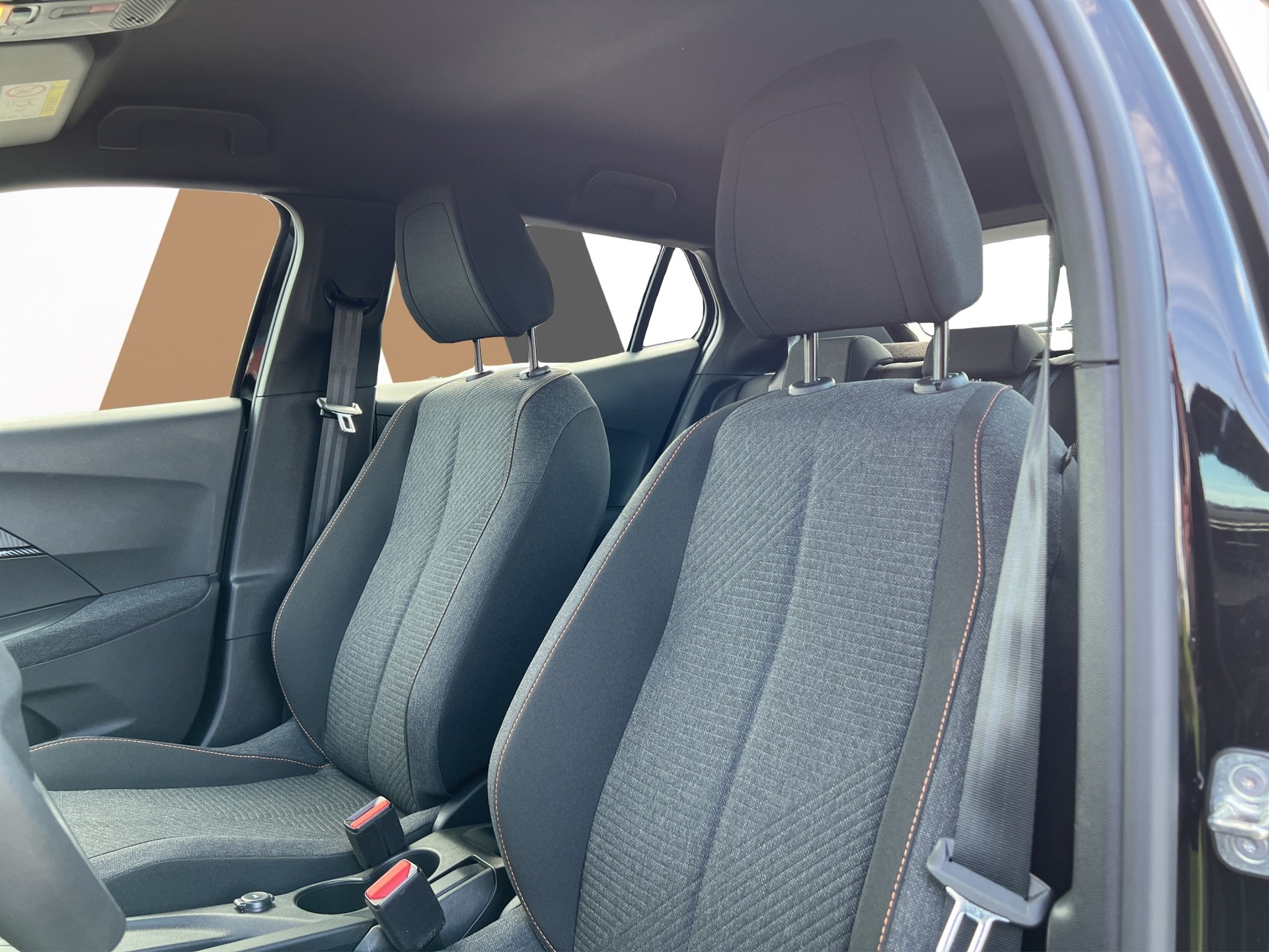 PEUGEOT 2008 1.2 Hybrid 145 Style-image-25