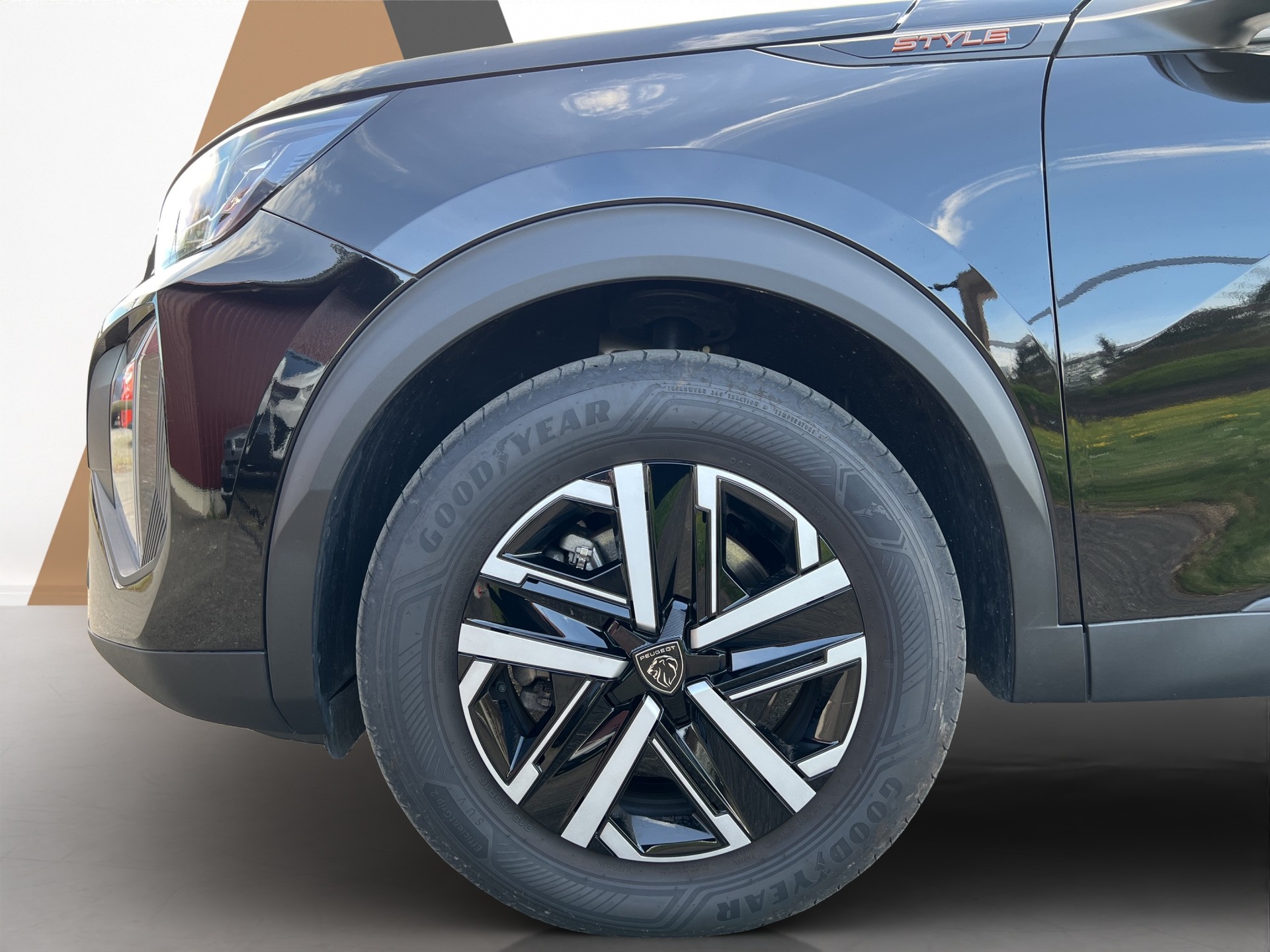 PEUGEOT 2008 1.2 Hybrid 145 Style-image-23