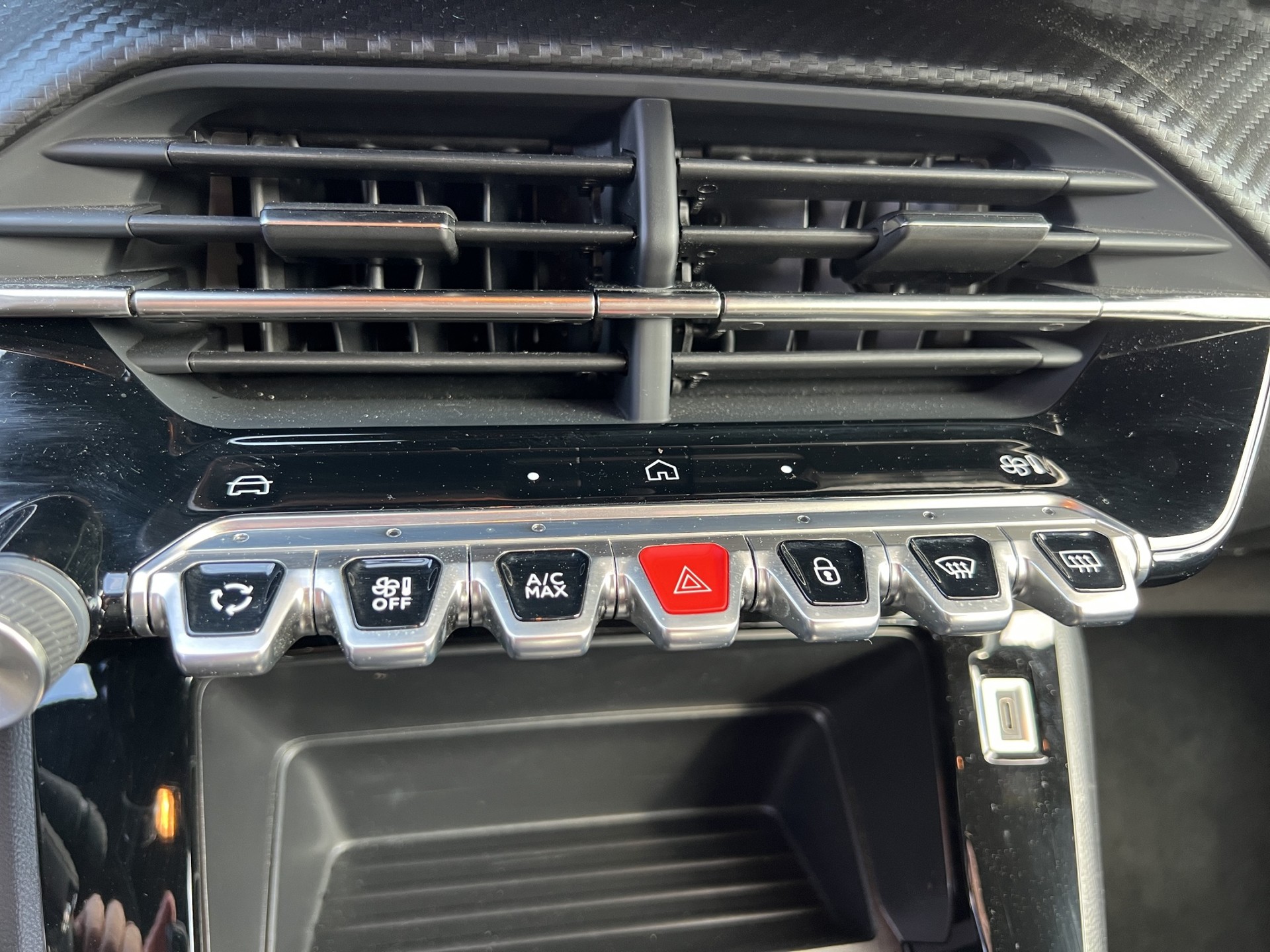 PEUGEOT 2008 1.2 Hybrid 145 Style-image-31