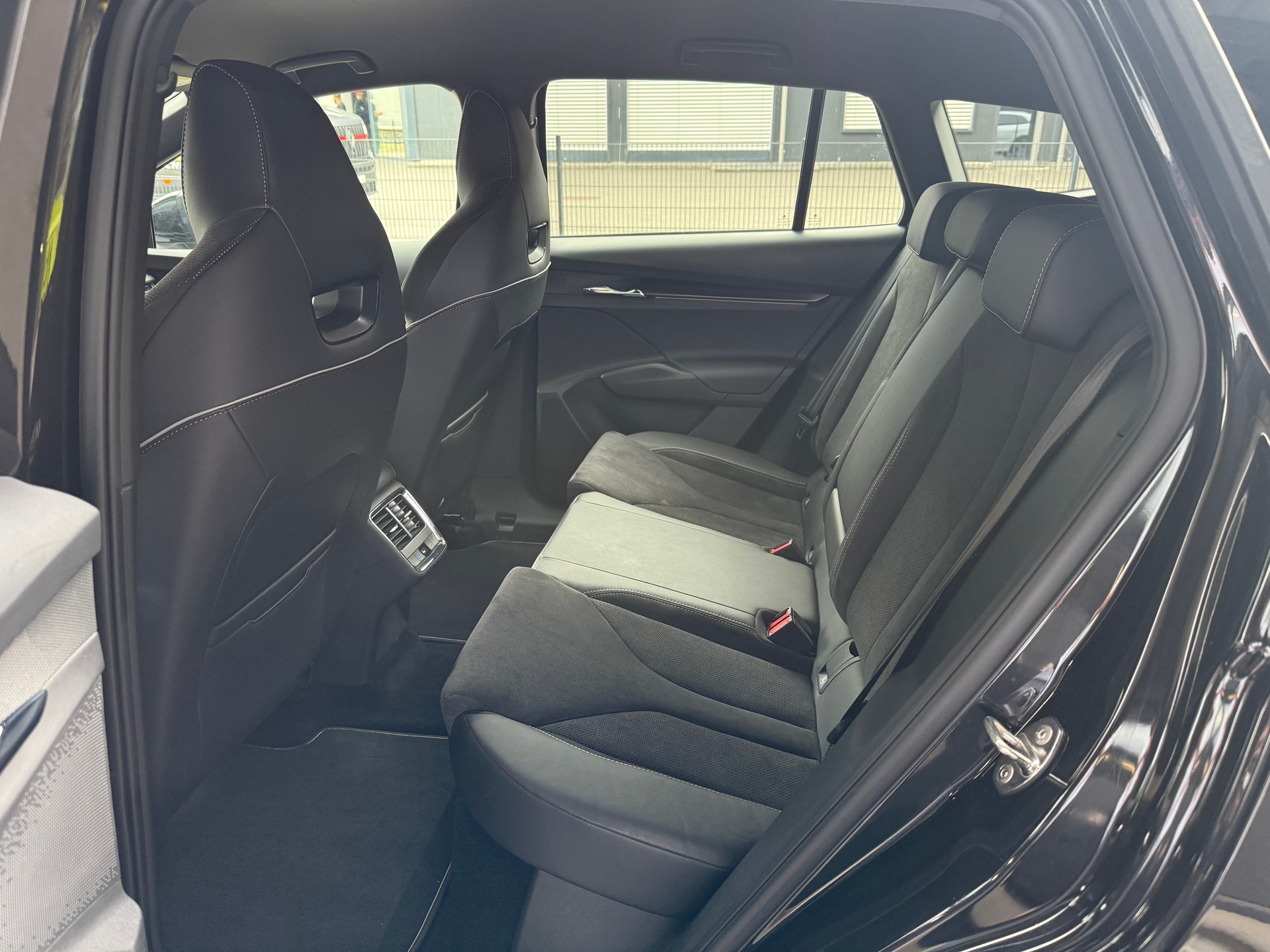 SKODA Enyaq iV 80x SportLine-image-12