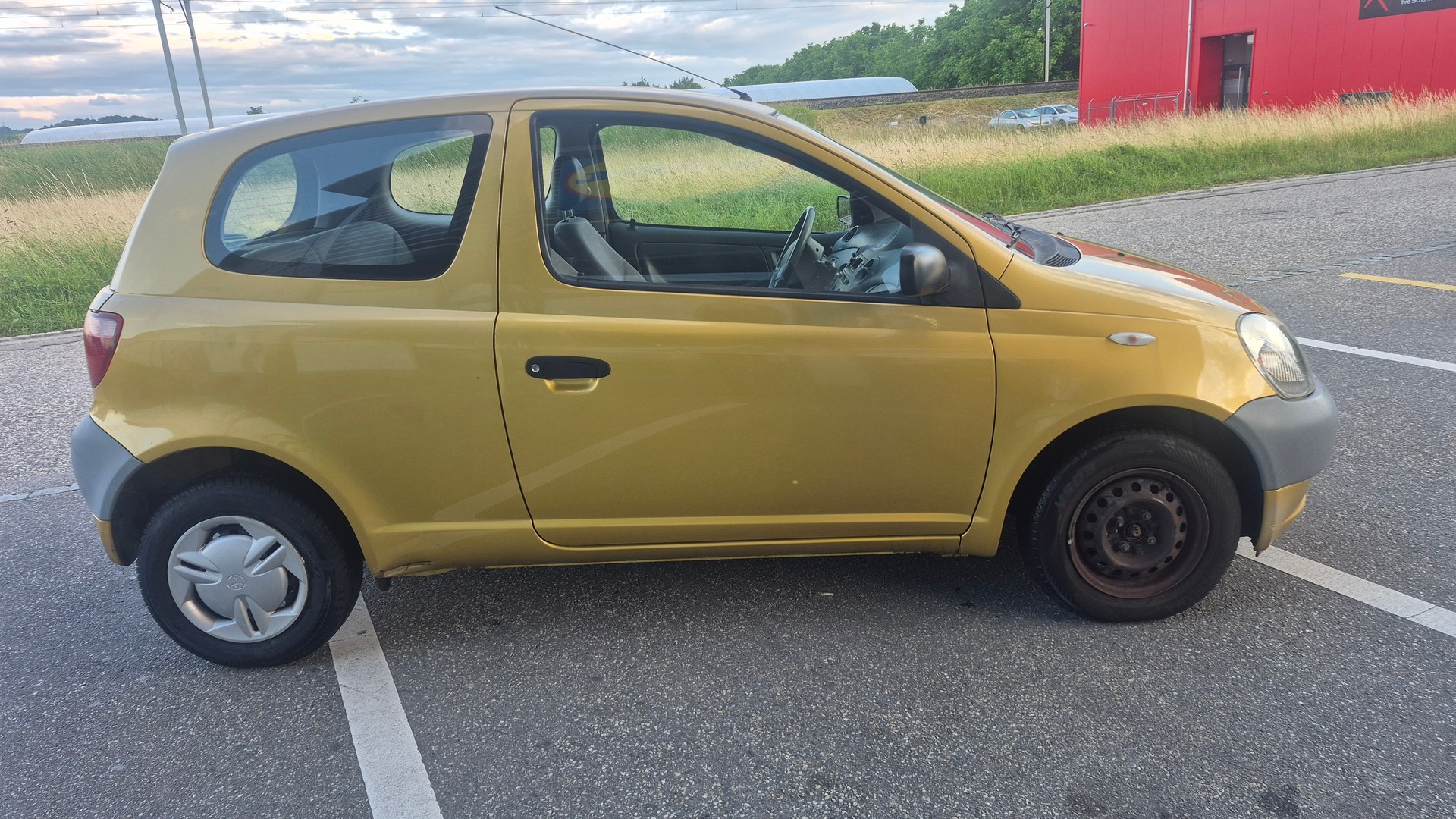 TOYOTA Yaris 1.0-image-3