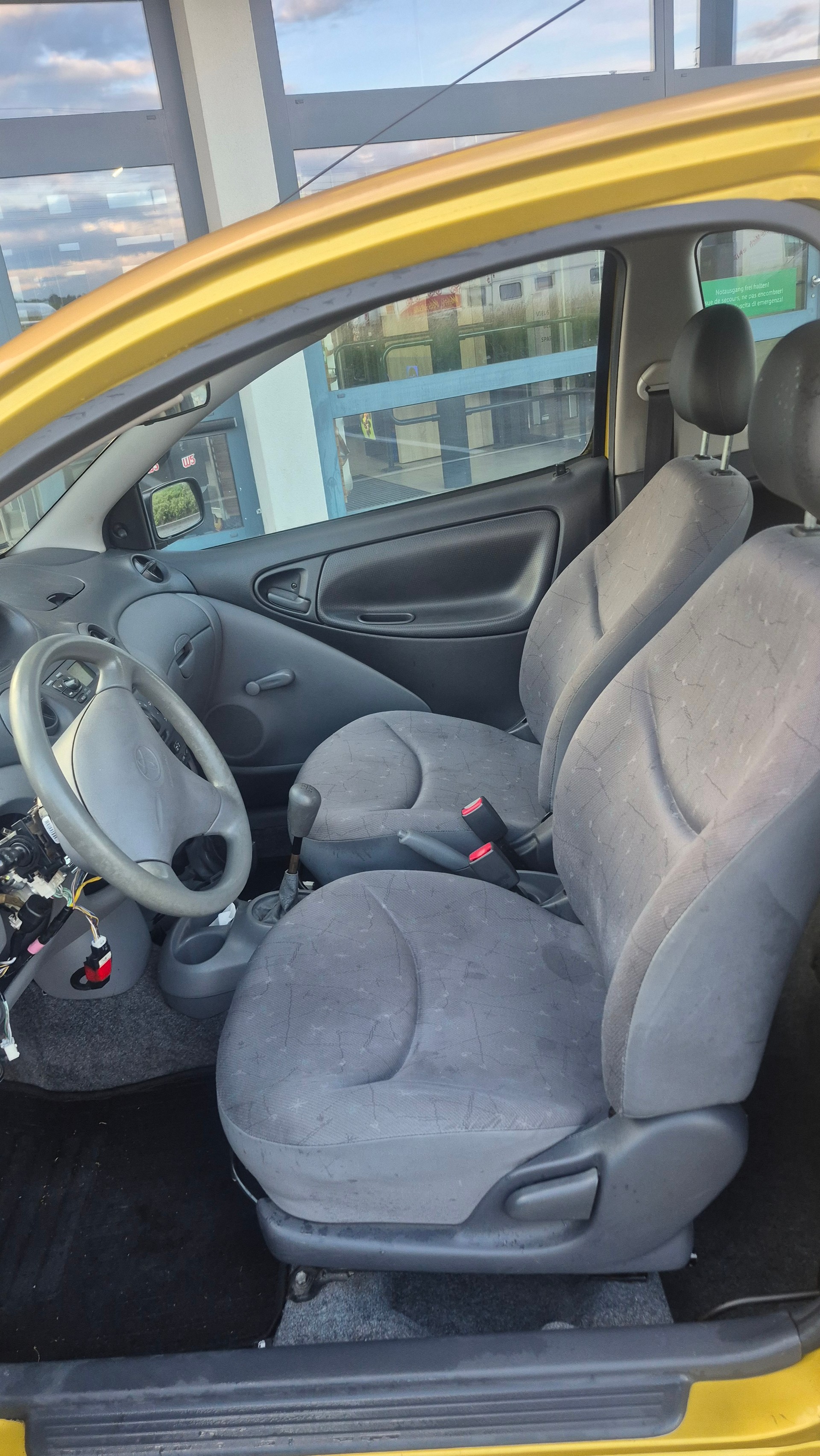 TOYOTA Yaris 1.0-image-8