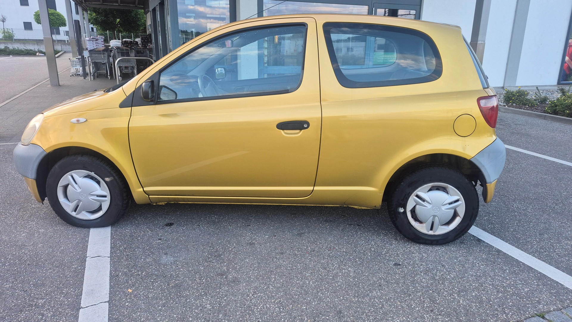 TOYOTA Yaris 1.0-image-7