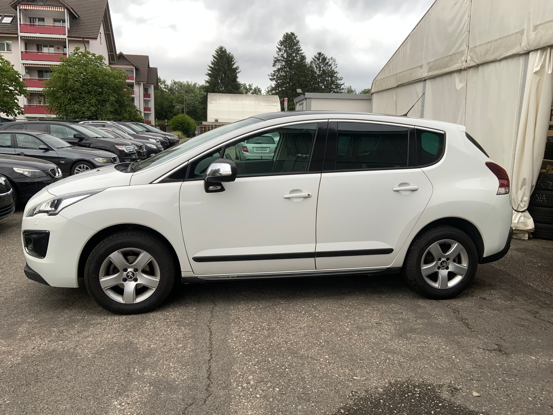 PEUGEOT 3008 1.2 Pure Tech Sensation-image-1