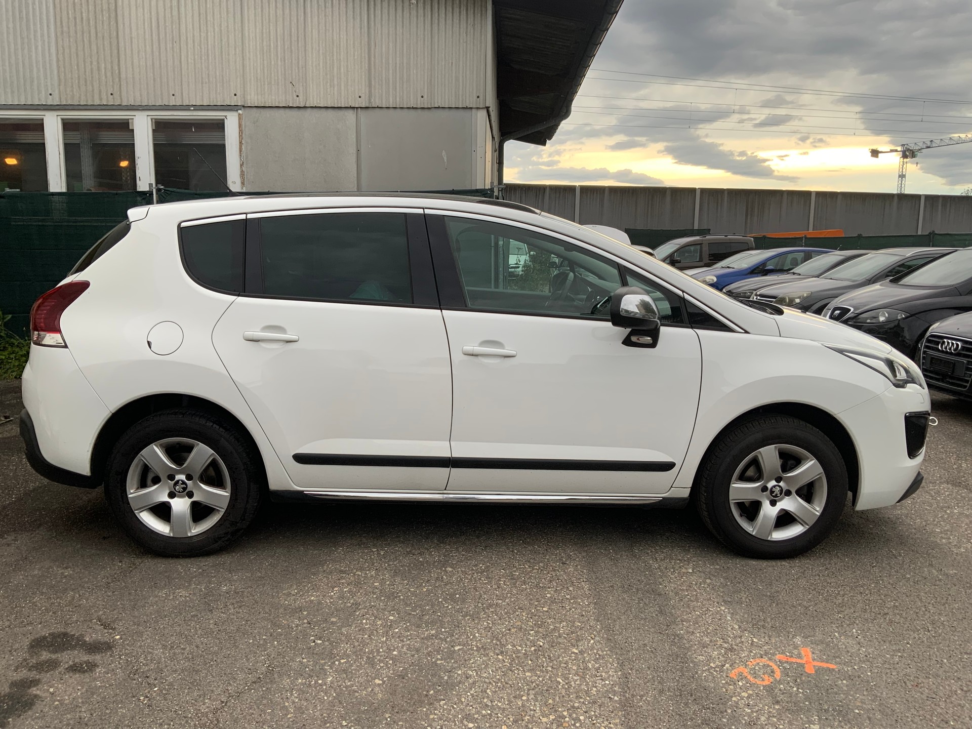 PEUGEOT 3008 1.2 Pure Tech Sensation-image-2